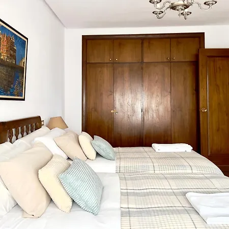Lägenhet Housing Padre Isla Con Opcion A Garaje León
