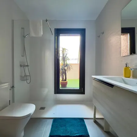 Housing Padre Isla Con Opcion A Garaje * 레온