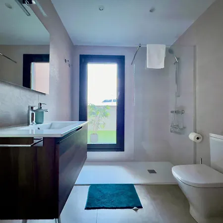 Housing Padre Isla Con Opcion A Garaje * 레온