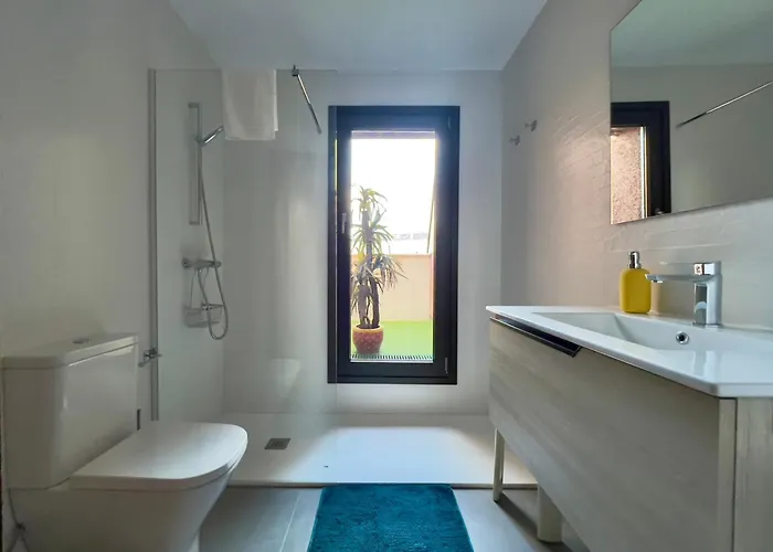 Housing Padre Isla Con Opcion A Garaje * ليون